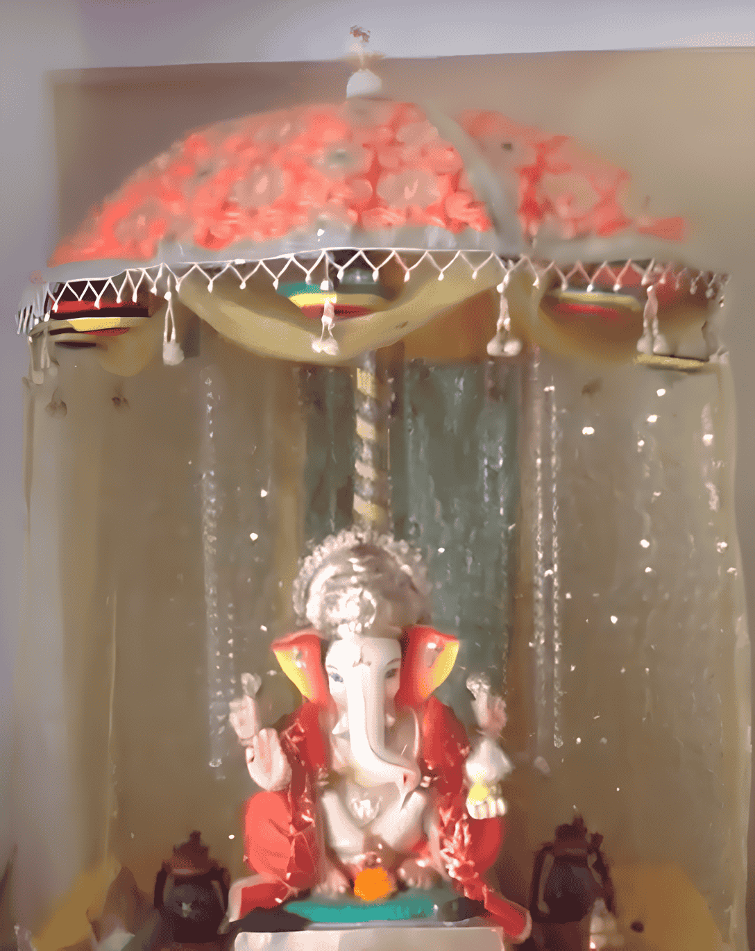 घरी छत्र्या वापरून गणपतीची सजावट